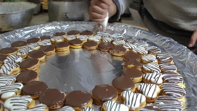 رجل يزين بيتي فور ، مخبز ، عيد
