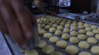 رجل يصنع كعك في مخبز ، مخبز ، عيد