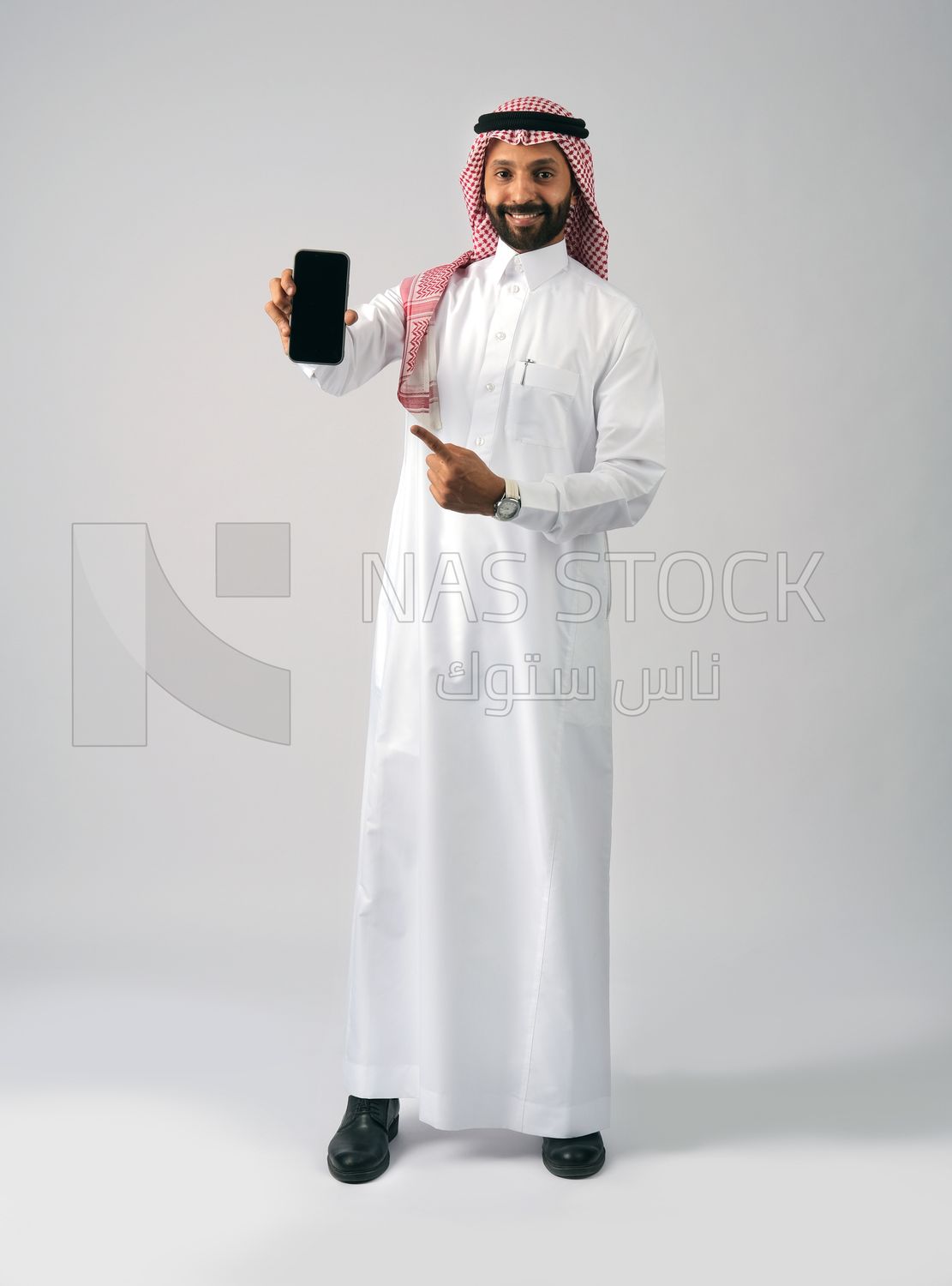Gulf man holding a phone