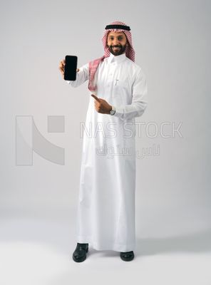 Gulf man holding a phone