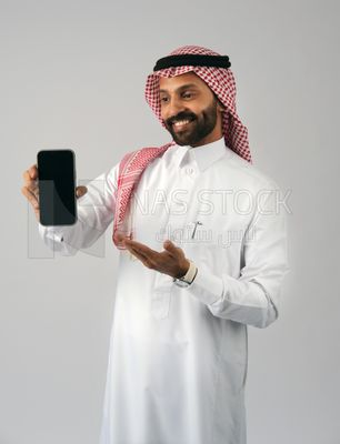 Gulf man holding a phone
