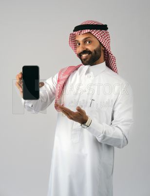 Gulf man holding a phone