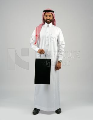 Gulf man holding a shopping bag