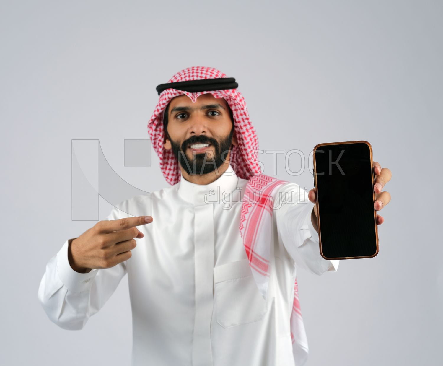 Gulf man holding a Mobile phone