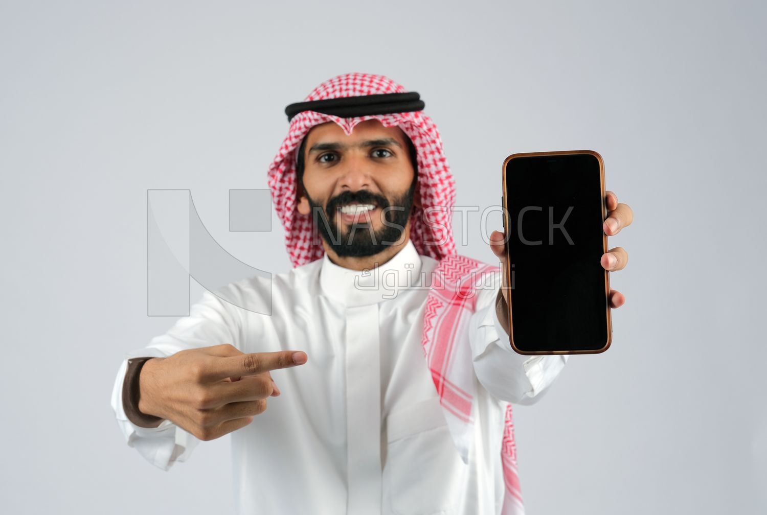 Gulf man holding a Mobile phone