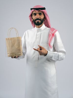 Gulf man holding a Paper bag