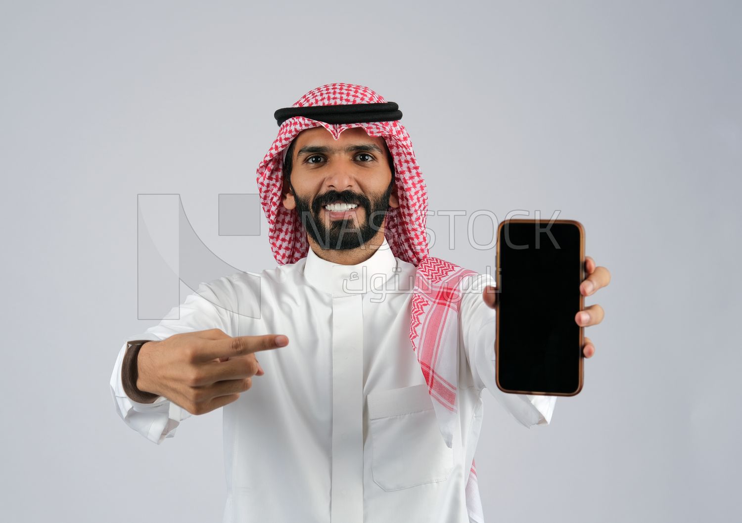 Gulf man holding a Mobile phone