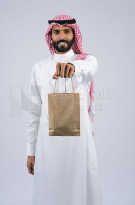 Gulf man holding a Paper bag