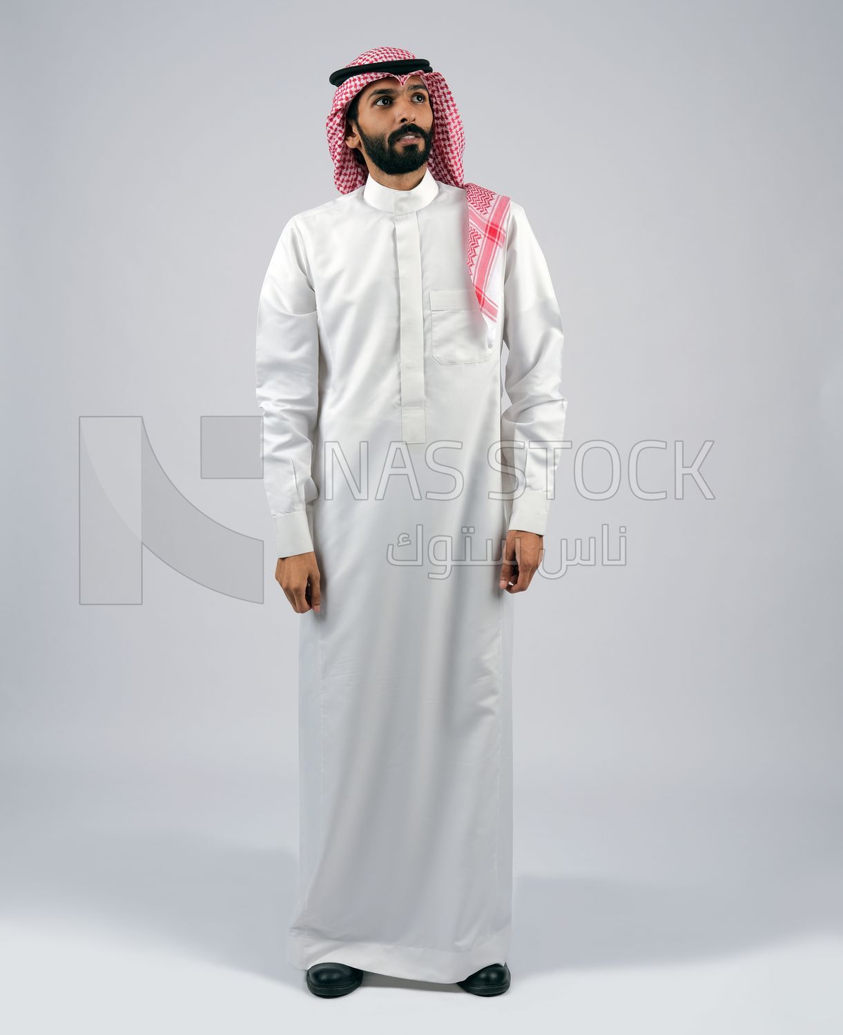 Gulf man in Saudi dress and shemagh