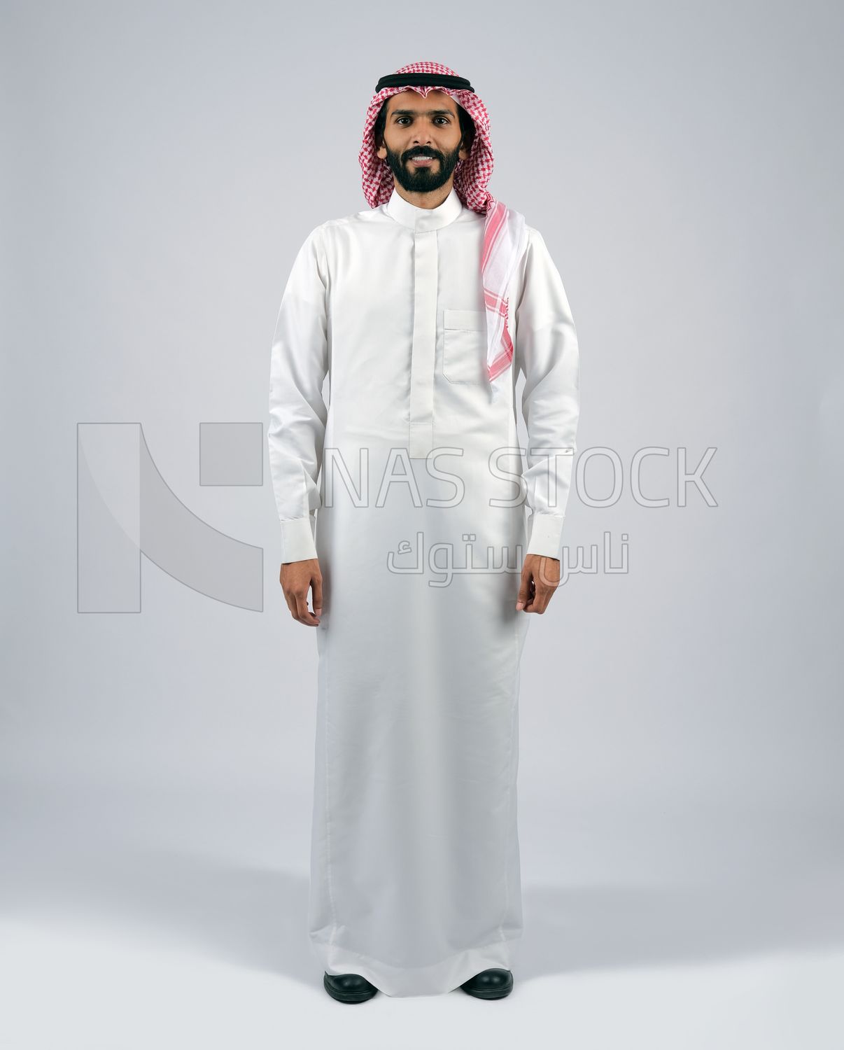 Gulf man in Saudi dress and shemagh