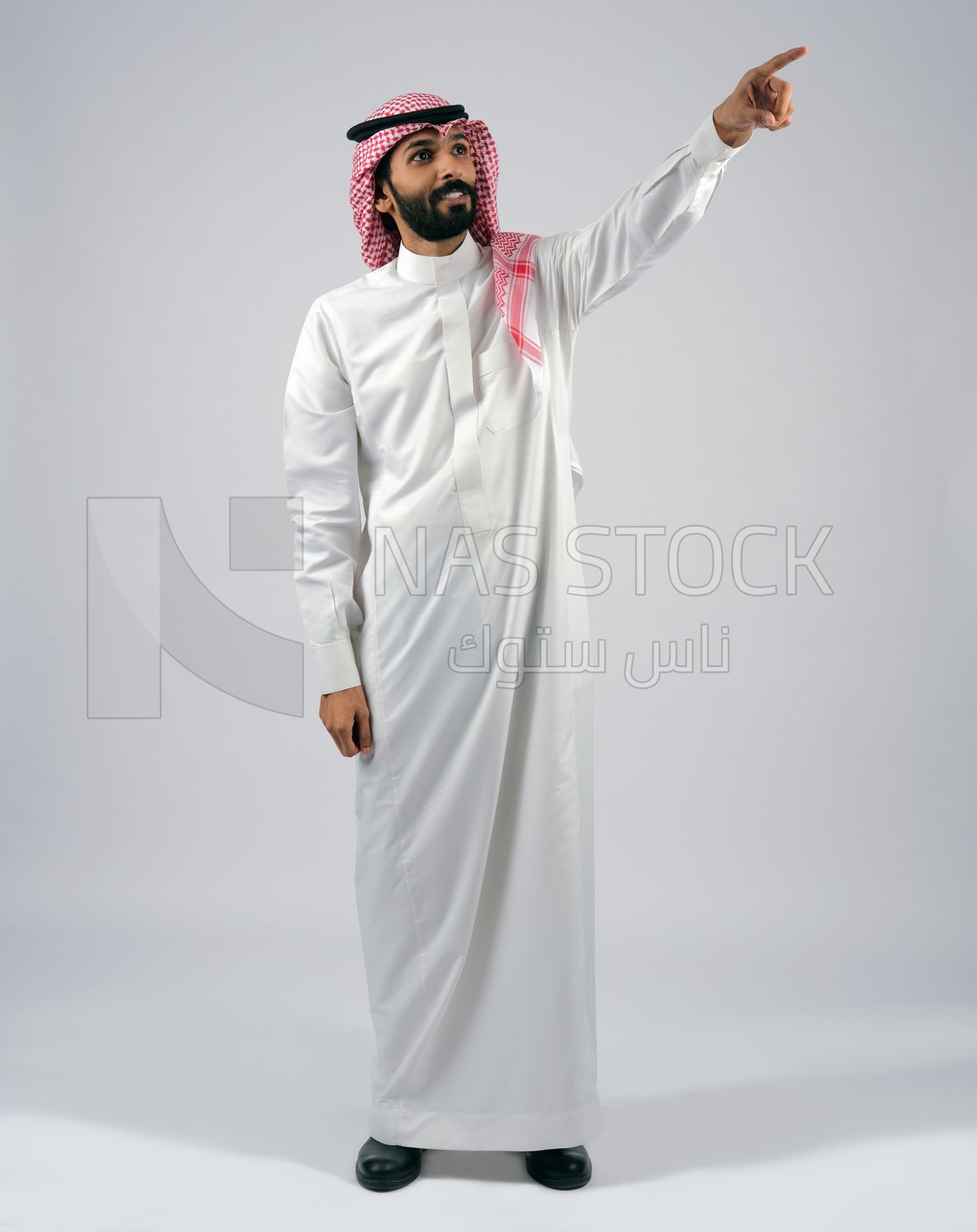 Gulf man in Saudi dress and shemagh