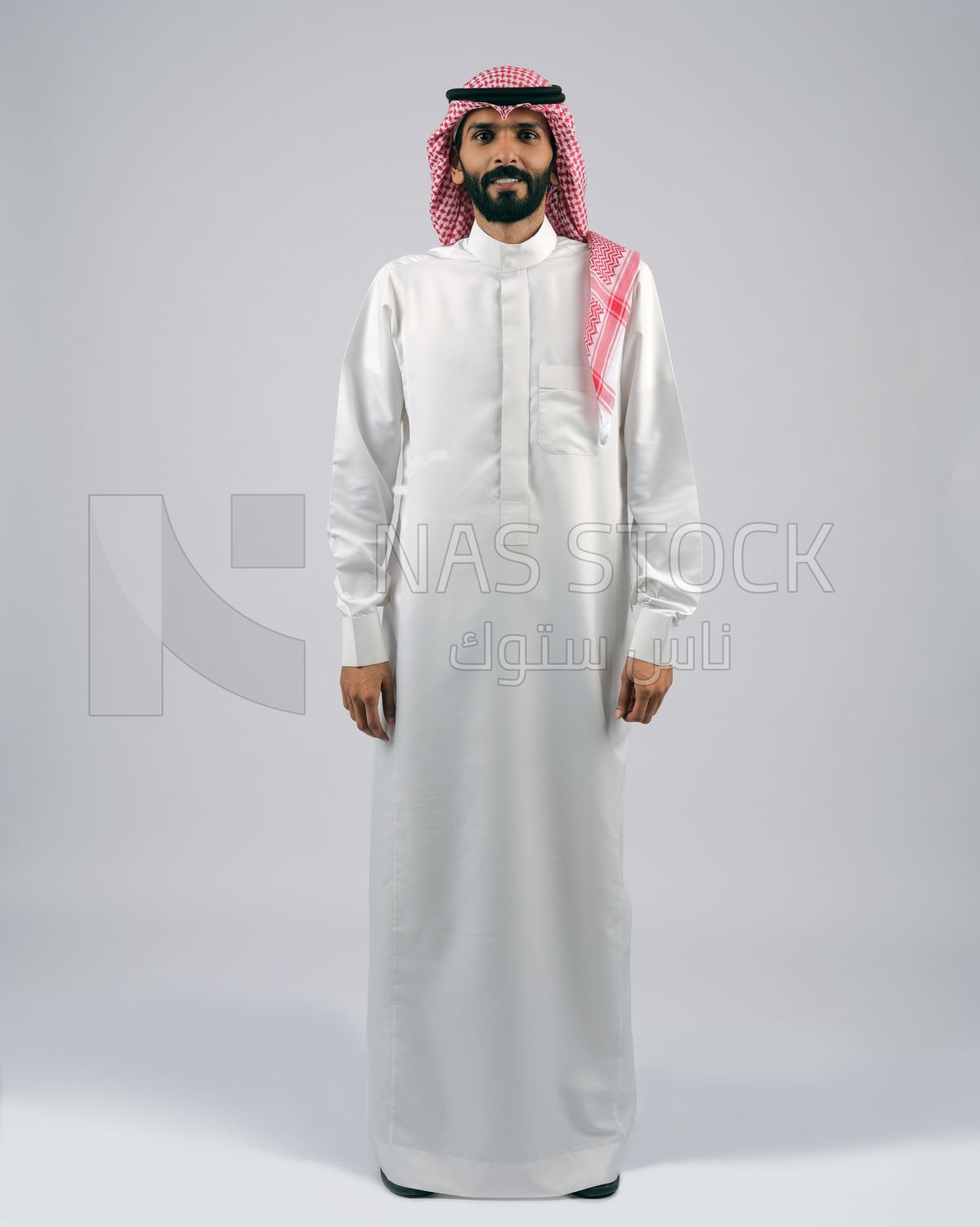 Gulf man in Saudi dress and shemagh