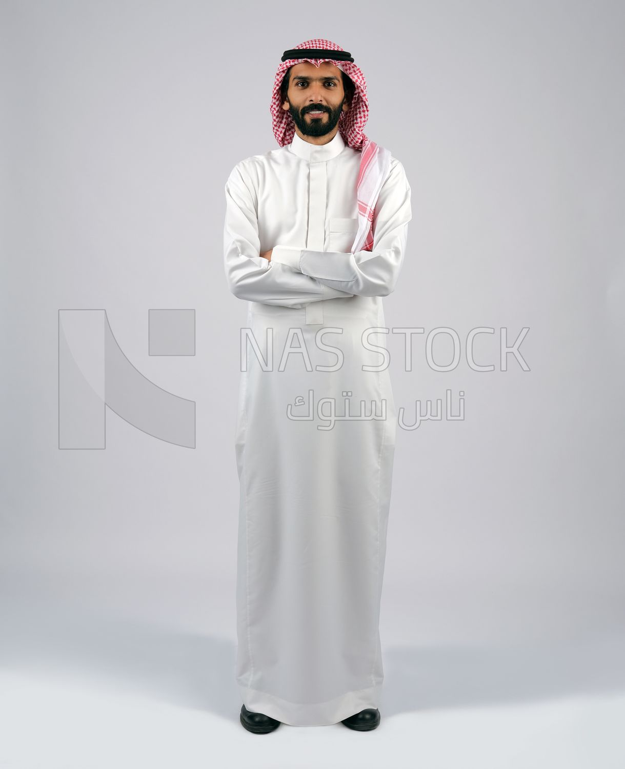 Gulf man in Saudi dress and shemagh