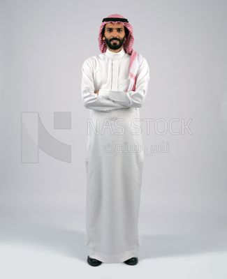 Gulf man in Saudi dress and shemagh