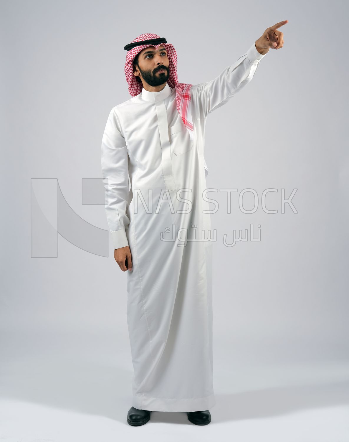 Gulf man in Saudi dress and shemagh