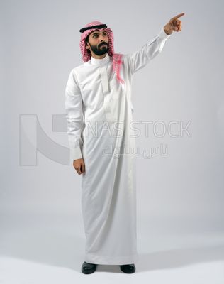 Gulf man in Saudi dress and shemagh