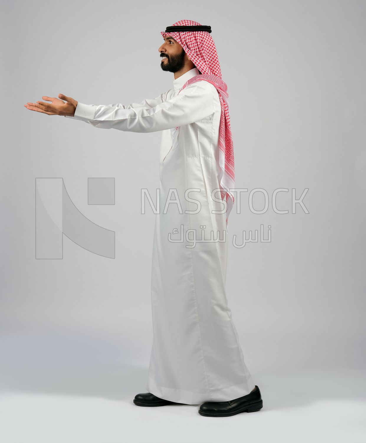Arab Gulf man in Saudi dress