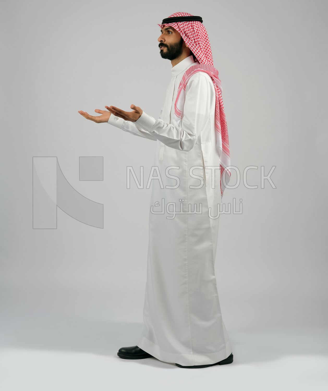 Arab Gulf man in Saudi dress