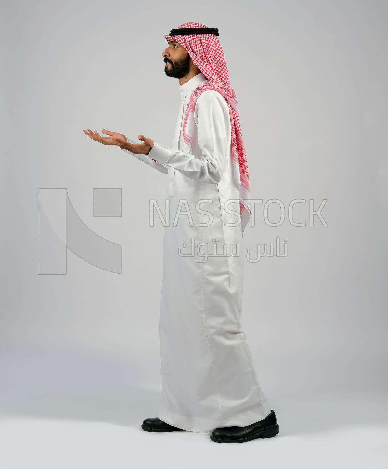 Arab Gulf man in Saudi dress