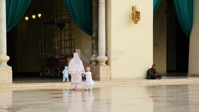 الناس في مسجد الحكيم بأمر الله السياحة في مصر ، السياح ، المساجد الشهيرة في مصر