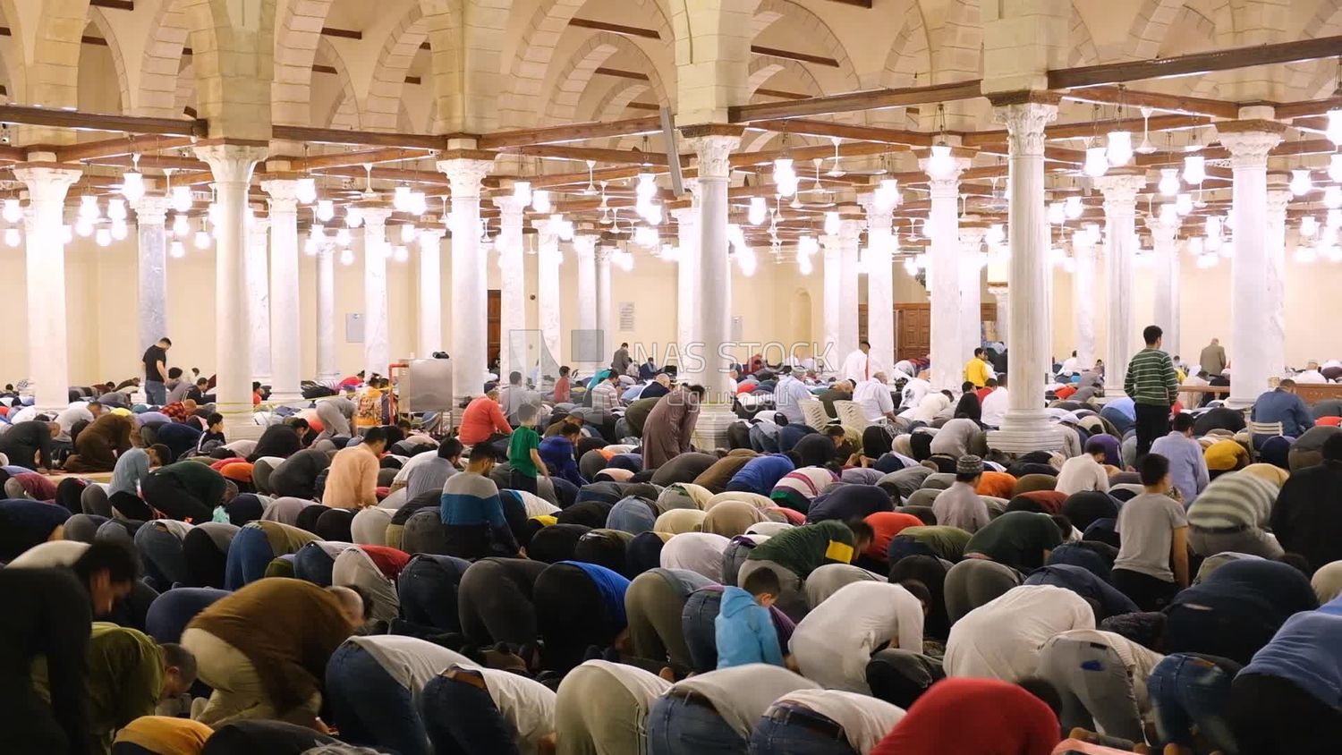 View from the back of the worshipers in the mosque, performing the obligatory prayer inside the mosque, reverence in prayer, performing the obligatory prayer in the mosque, worship and getting closer