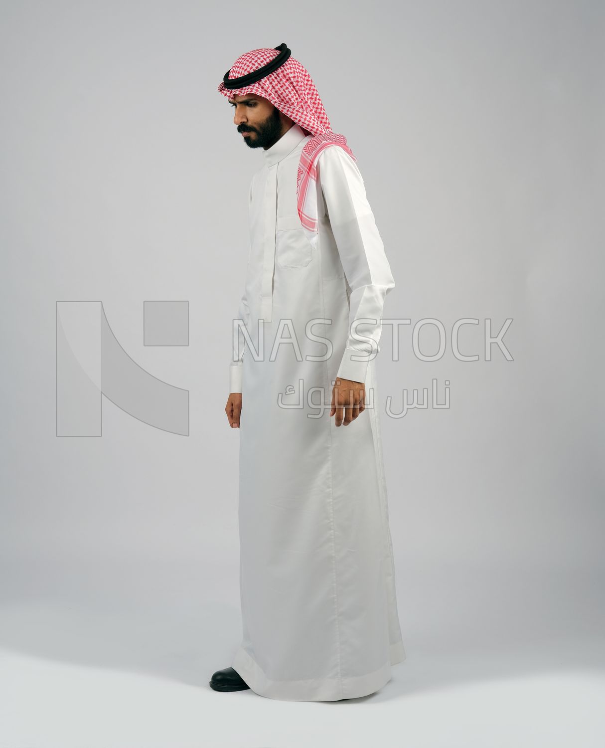 Arab Gulf man in Saudi dress