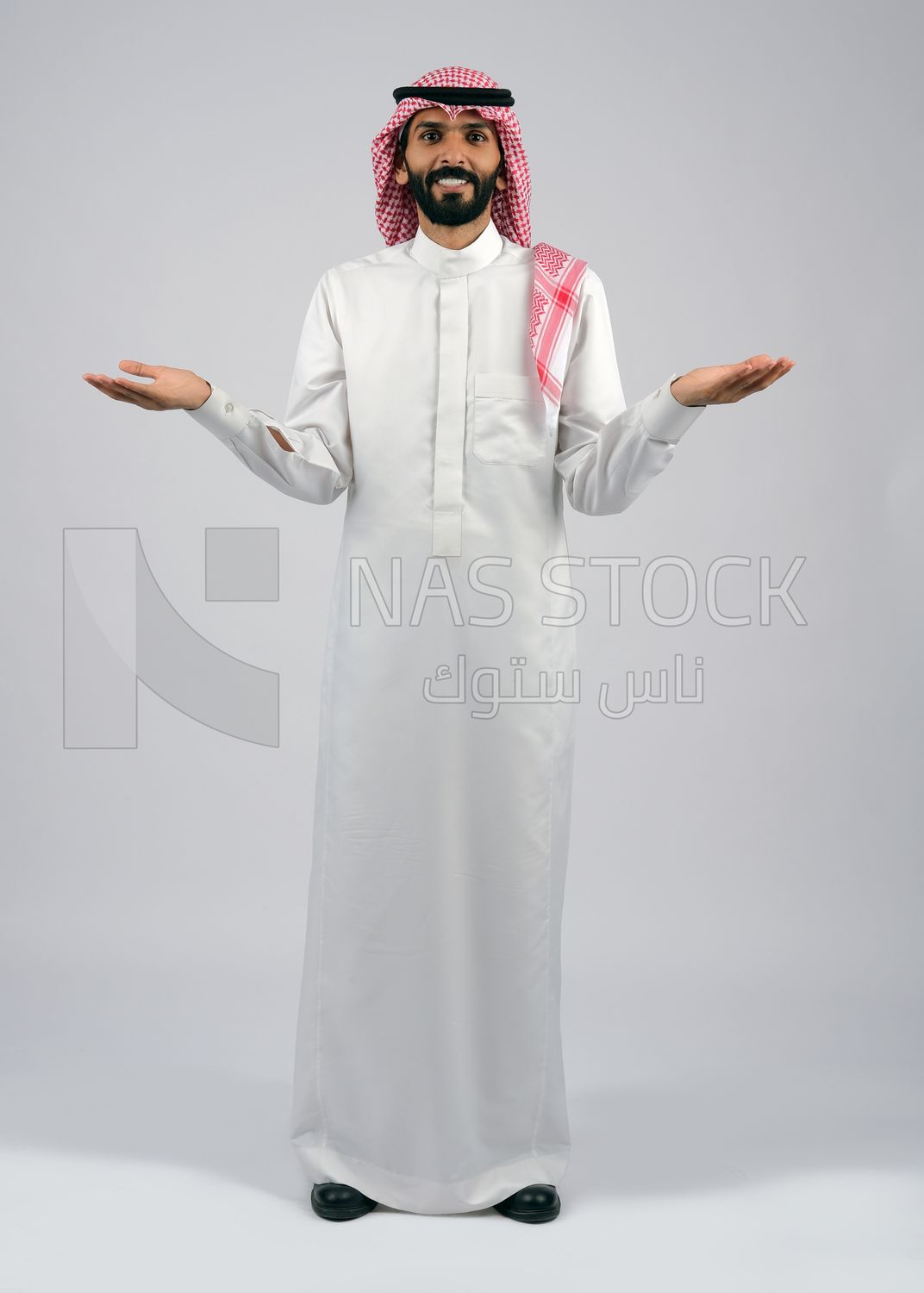 Arab Gulf man in Saudi dress