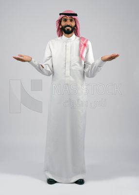 Arab Gulf man in Saudi dress