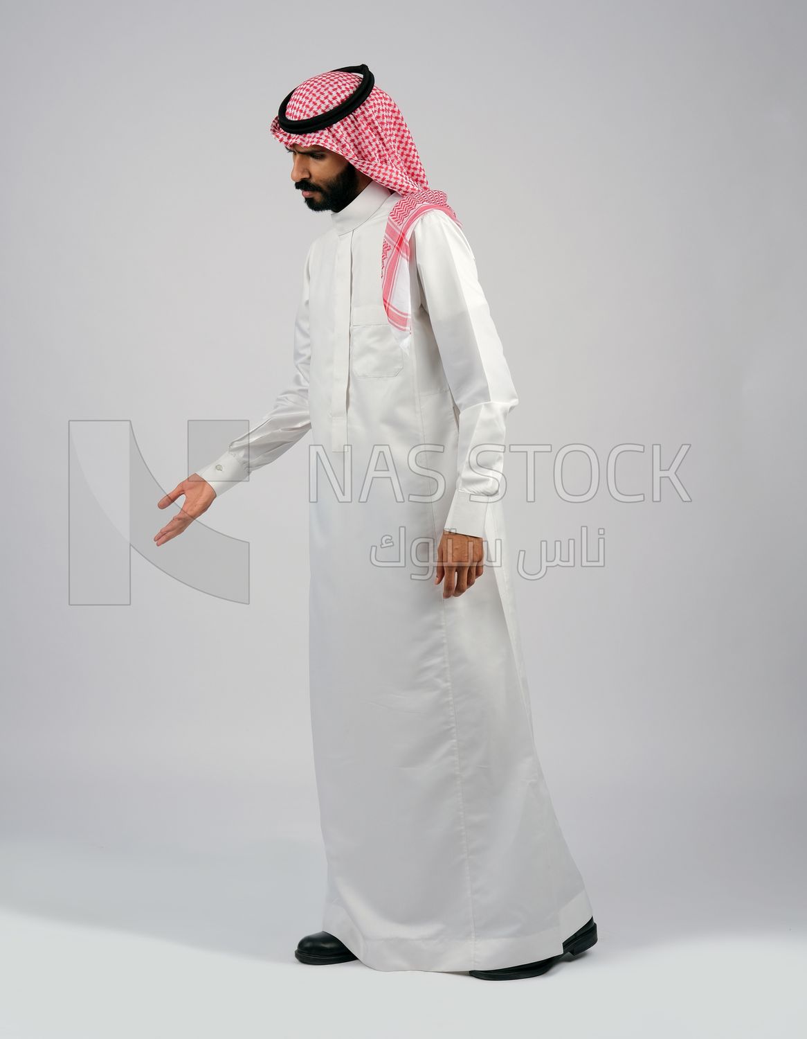 Arab Gulf man in Saudi dress