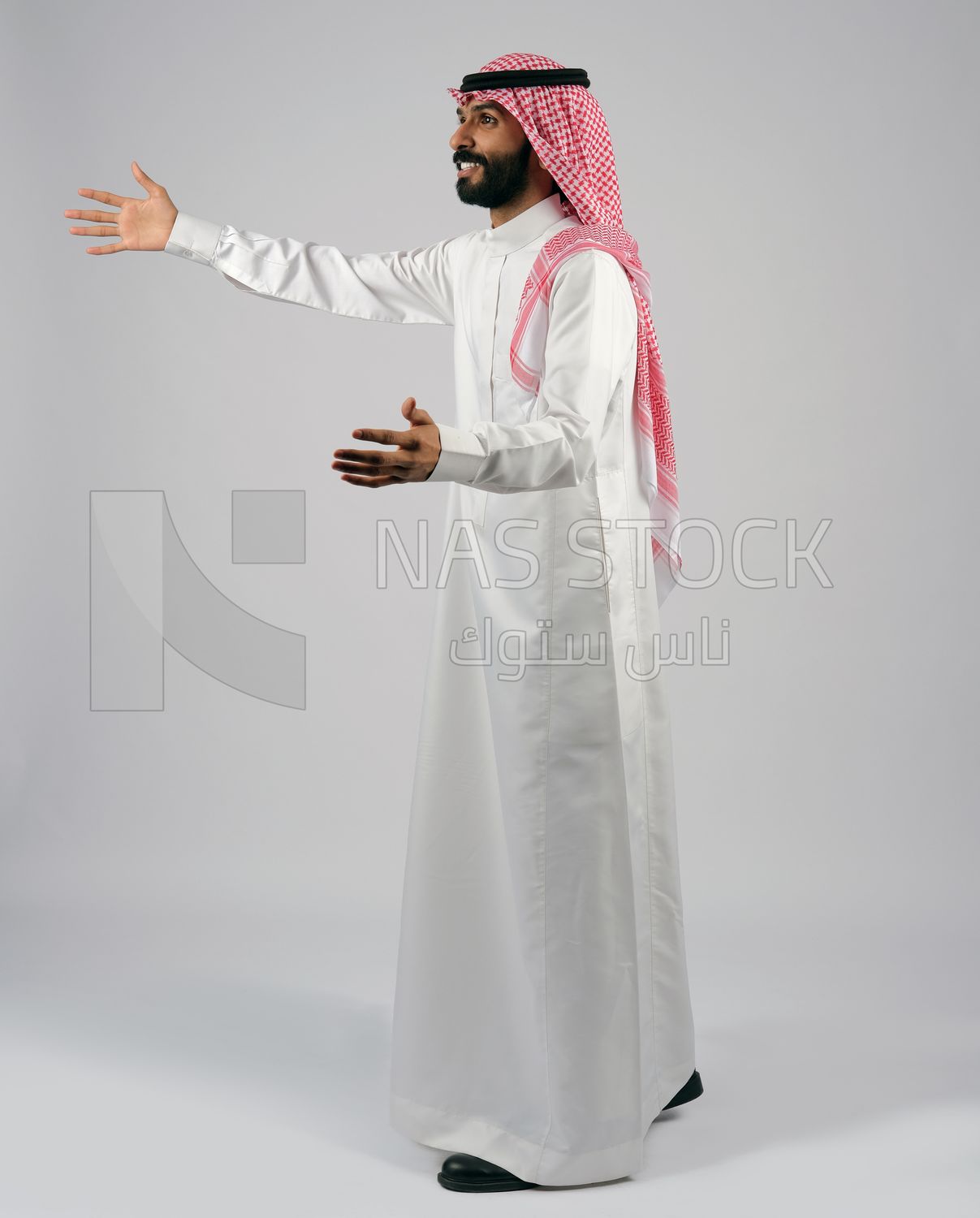 Arab Gulf man in Saudi dress