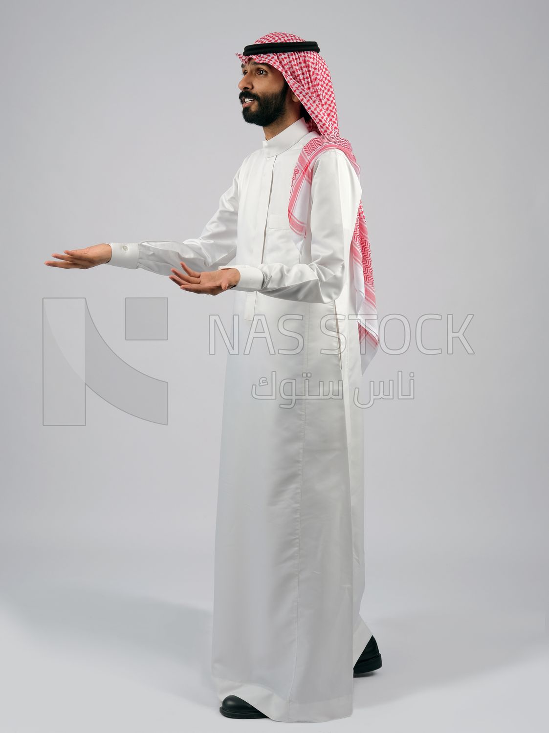 Arab Gulf man in Saudi dress