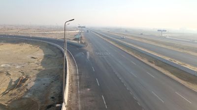 Video showing the Egyptian desert road with a turn