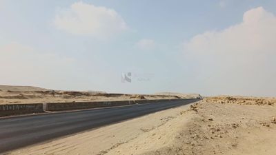 Video showing the view of the road as it crosses the desert