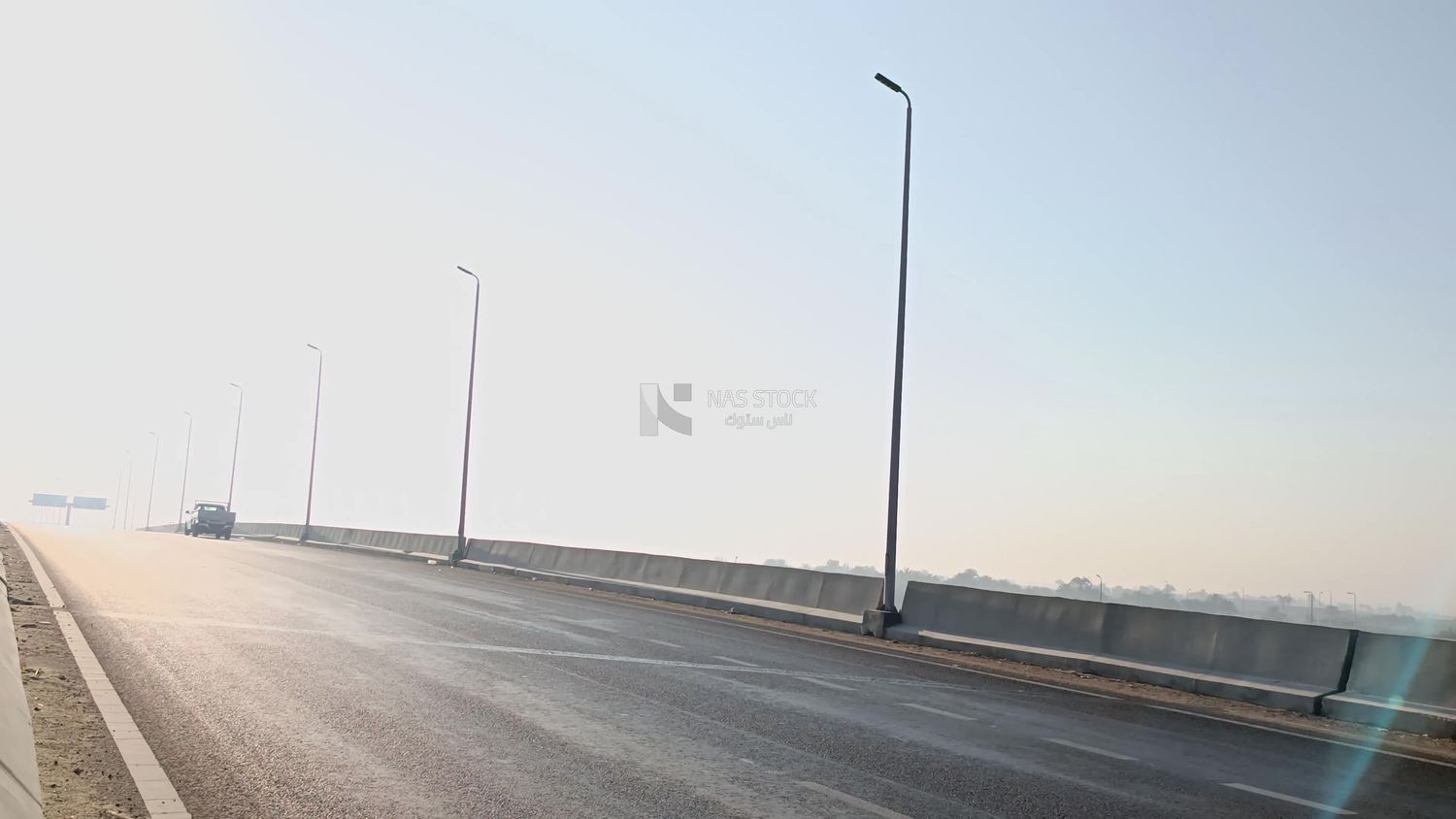 Video showing the Egyptian desert road at noon with the traveling cars
