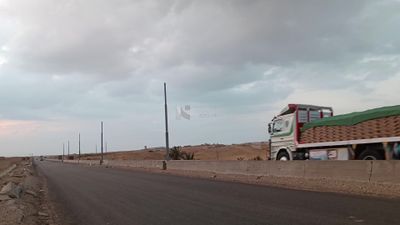 Video showing cars traveling on the desert road