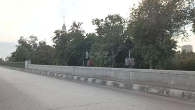Video showing cars driving on the 6th of October Bridge in Zamalek, Cairo