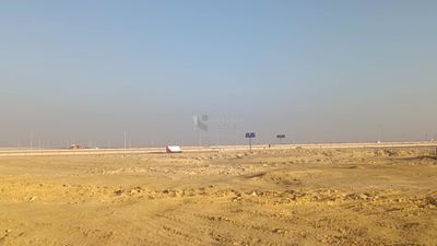 Video showing cars driving on the Egyptian desert road as it crosses the desert