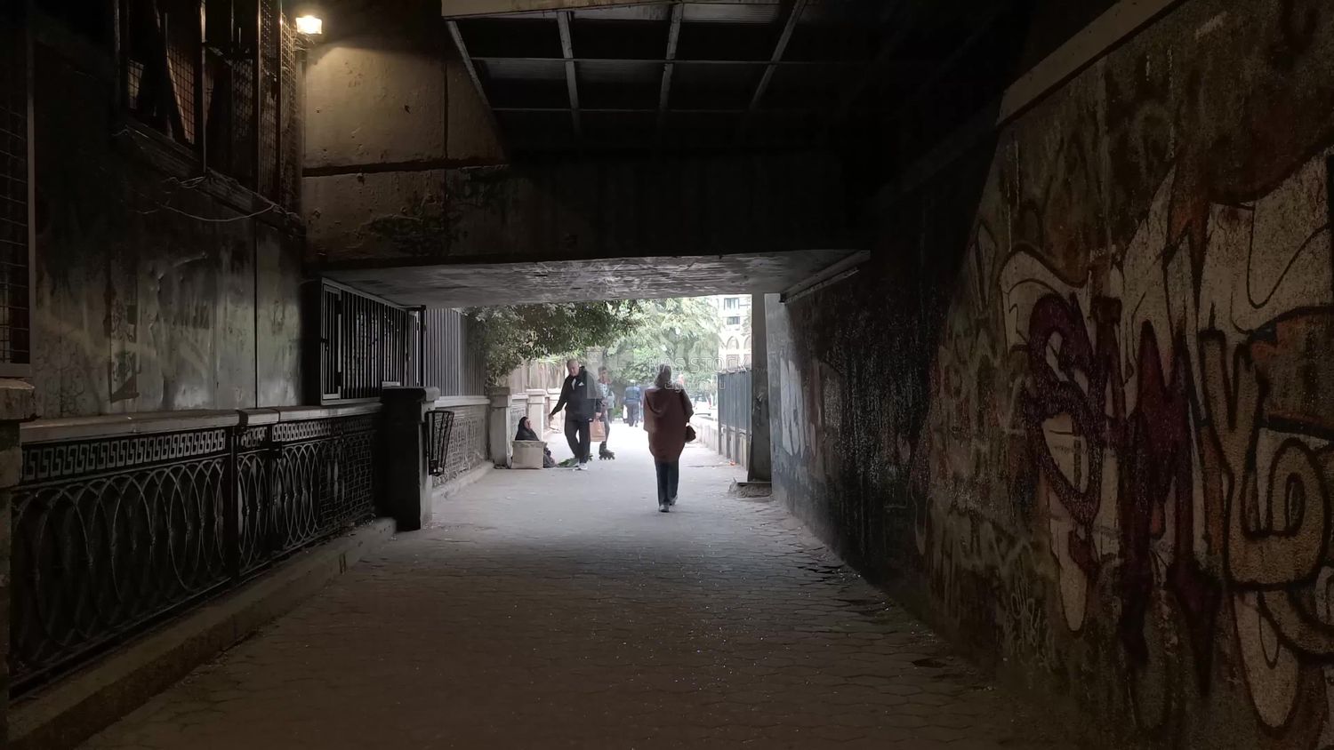 Video showing citizens walking in a pedestrian tunnel in Zamalek, Cairo