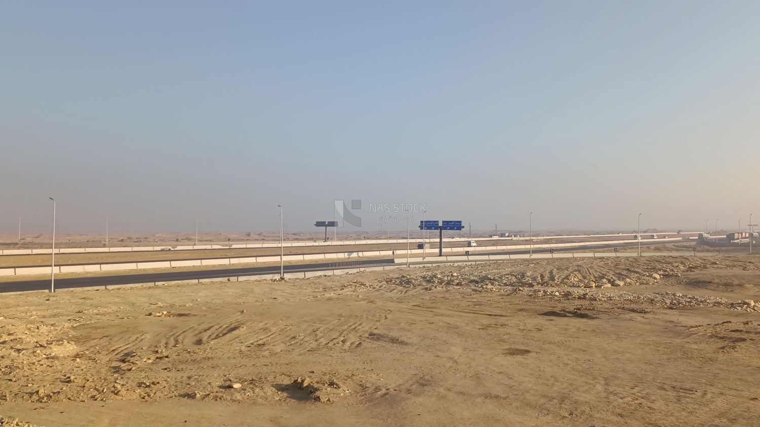 Video showing the Egyptian desert road as it cuts through the desert