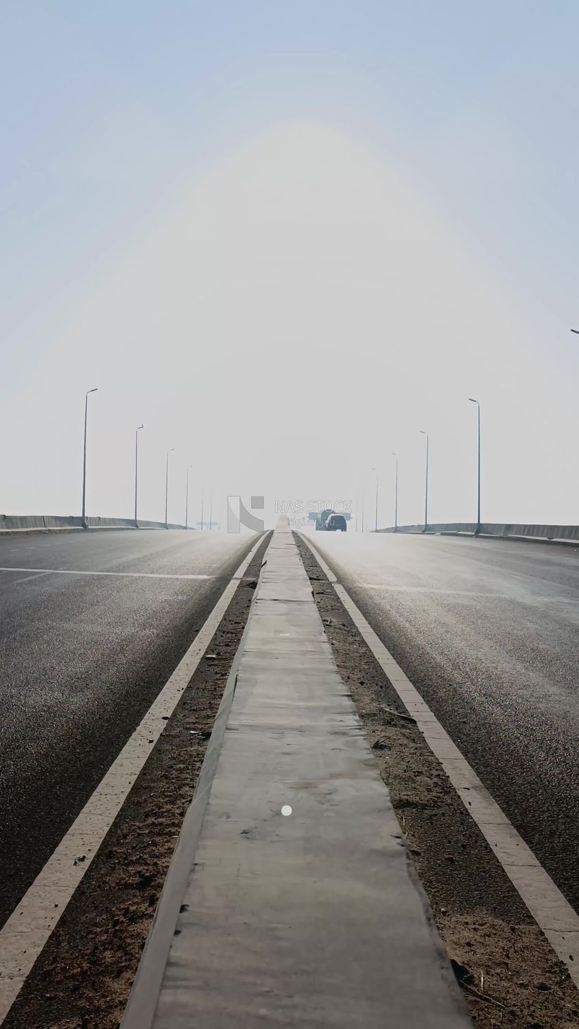 Video showing the two directions of the road on the desert road