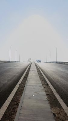 Video showing the two directions of the road on the desert road