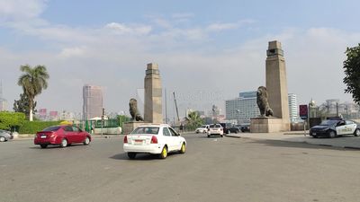 فيديو يظهر السيارات وهى تسير على كوبري قصر النيل