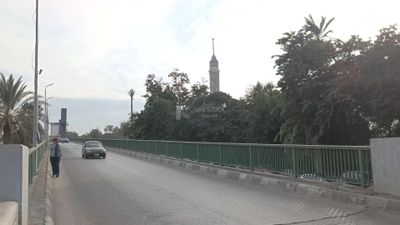 Video showing cars driving on the 6th of October Bridge in Zamalek, Cairo