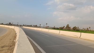 Video showing the desert road on the right side is agricultural land and on the left side is desert land