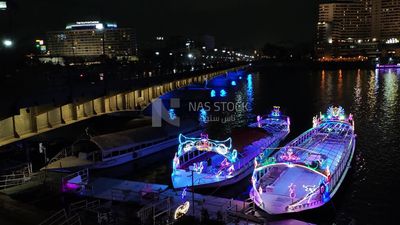 فيديو يظهر منظر خلاب للفلوكات النيلية وهى تضيئ فى نهر النيل