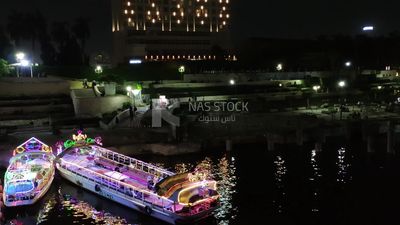 Video showing the Nile felucca standing on the shore of one of the large buildings in the Nile