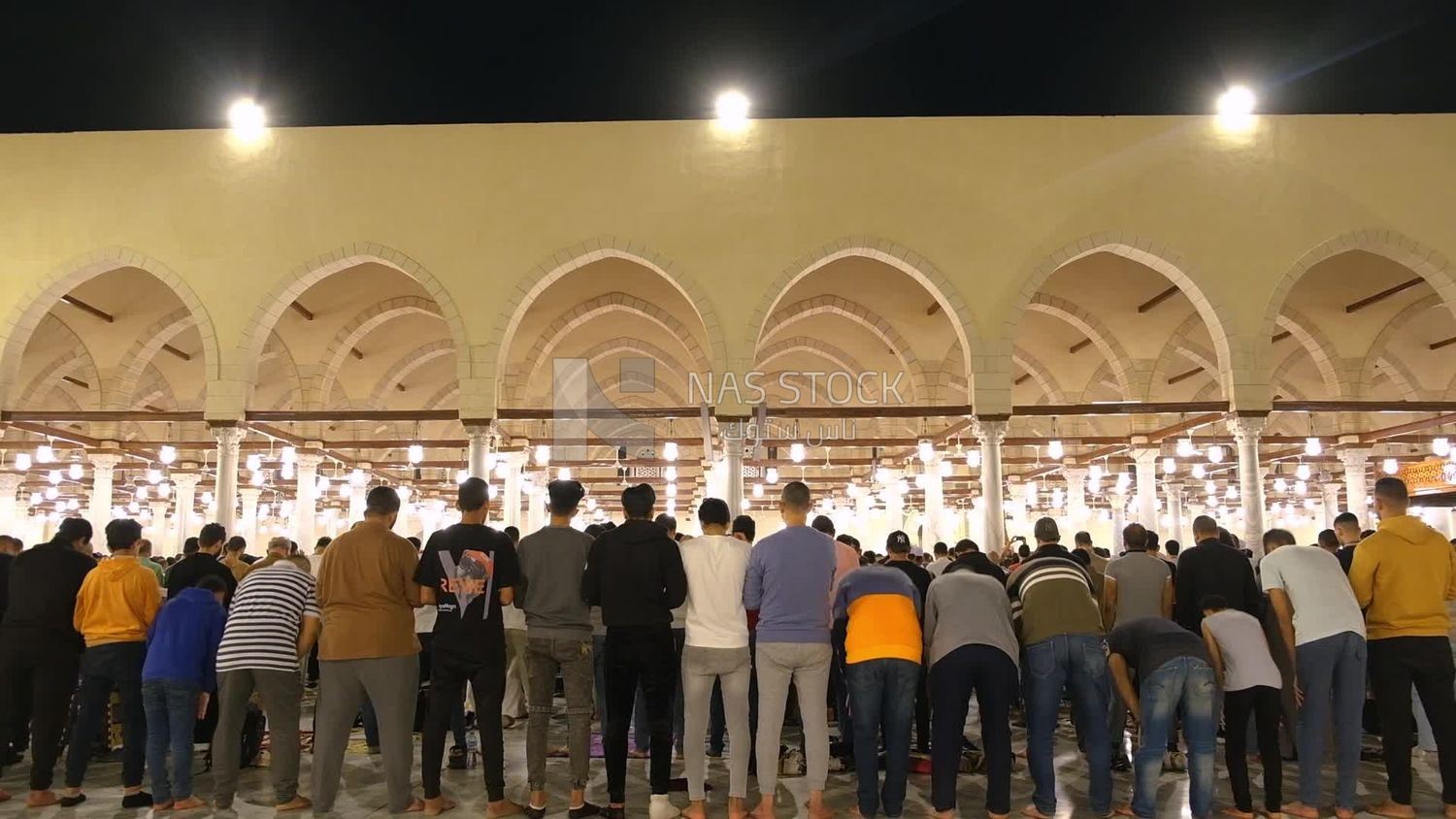 View from the back of the worshipers in the mosque, performing the obligatory prayer inside the mosque, reverence in prayer, performing the obligatory prayer in the mosque, worship and getting closer