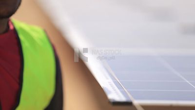 Engineer ties the nail in the field of solar