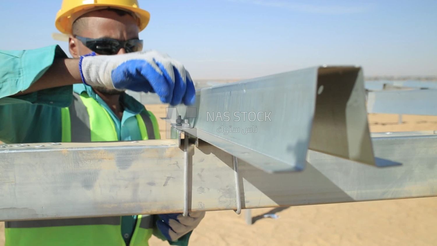 Engineer ties the nail in the field of solar