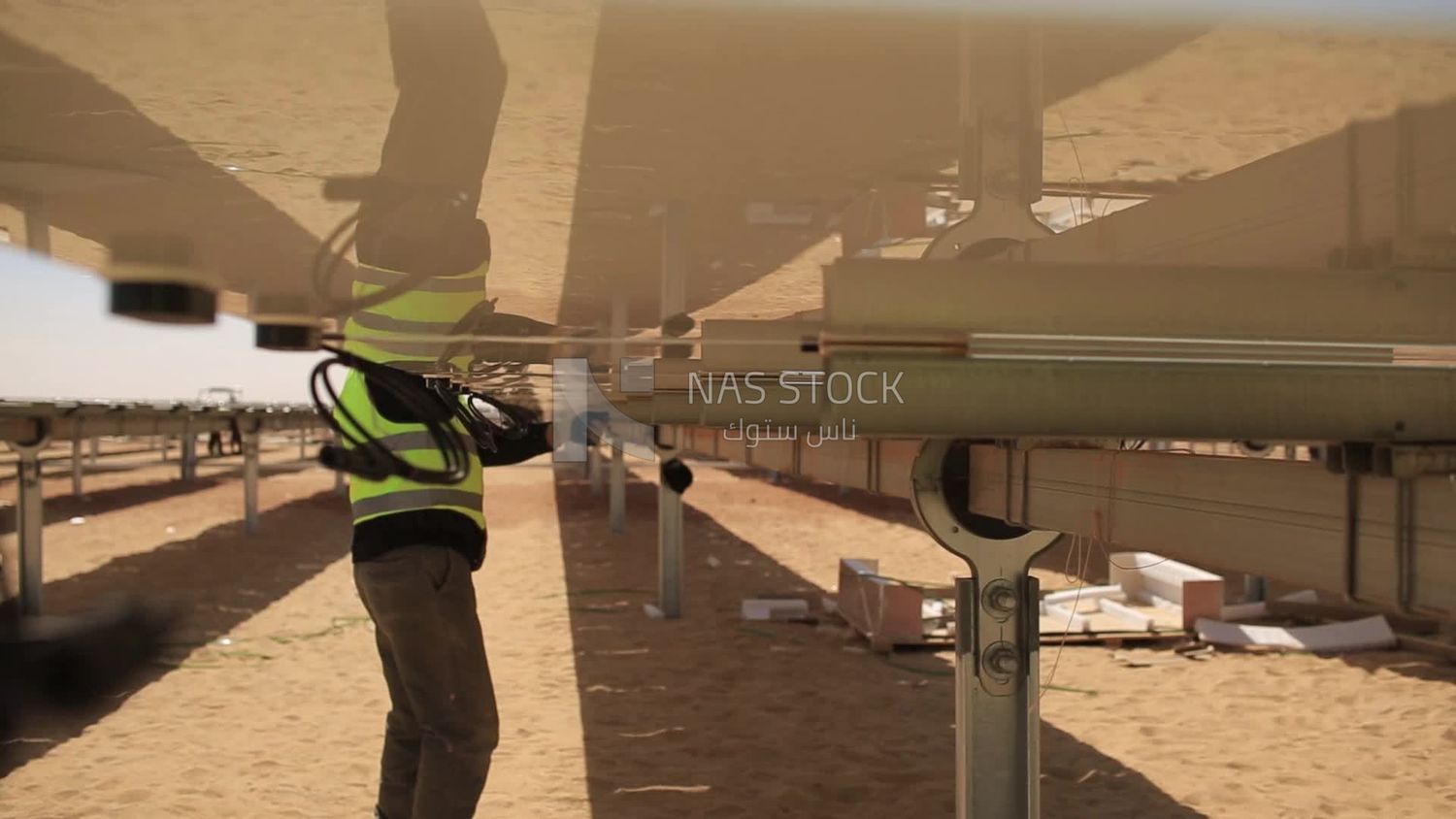 Engineer ties the nail in the field of solar